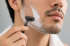 Cạo râu có giúp râu mọc dày hơn không?
