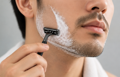 Cạo râu có giúp râu mọc dày hơn không?
